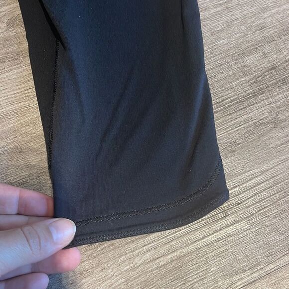 Lululemon size 2 capris - Picture 2 of 4